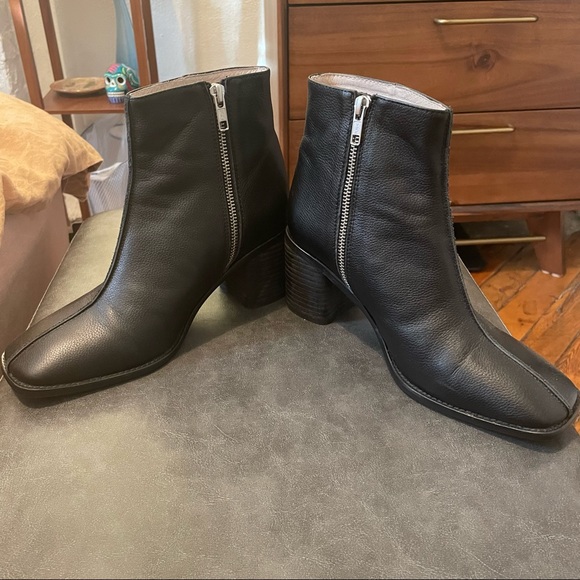 Intentionally Blank Hinge-2 Black Leather Boots - Picture 5 of 8